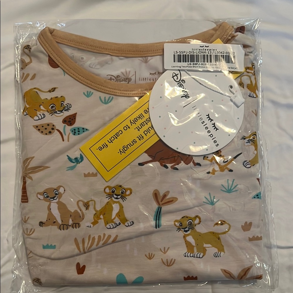 Disney Lion King two piece SHORT SLEEVE.